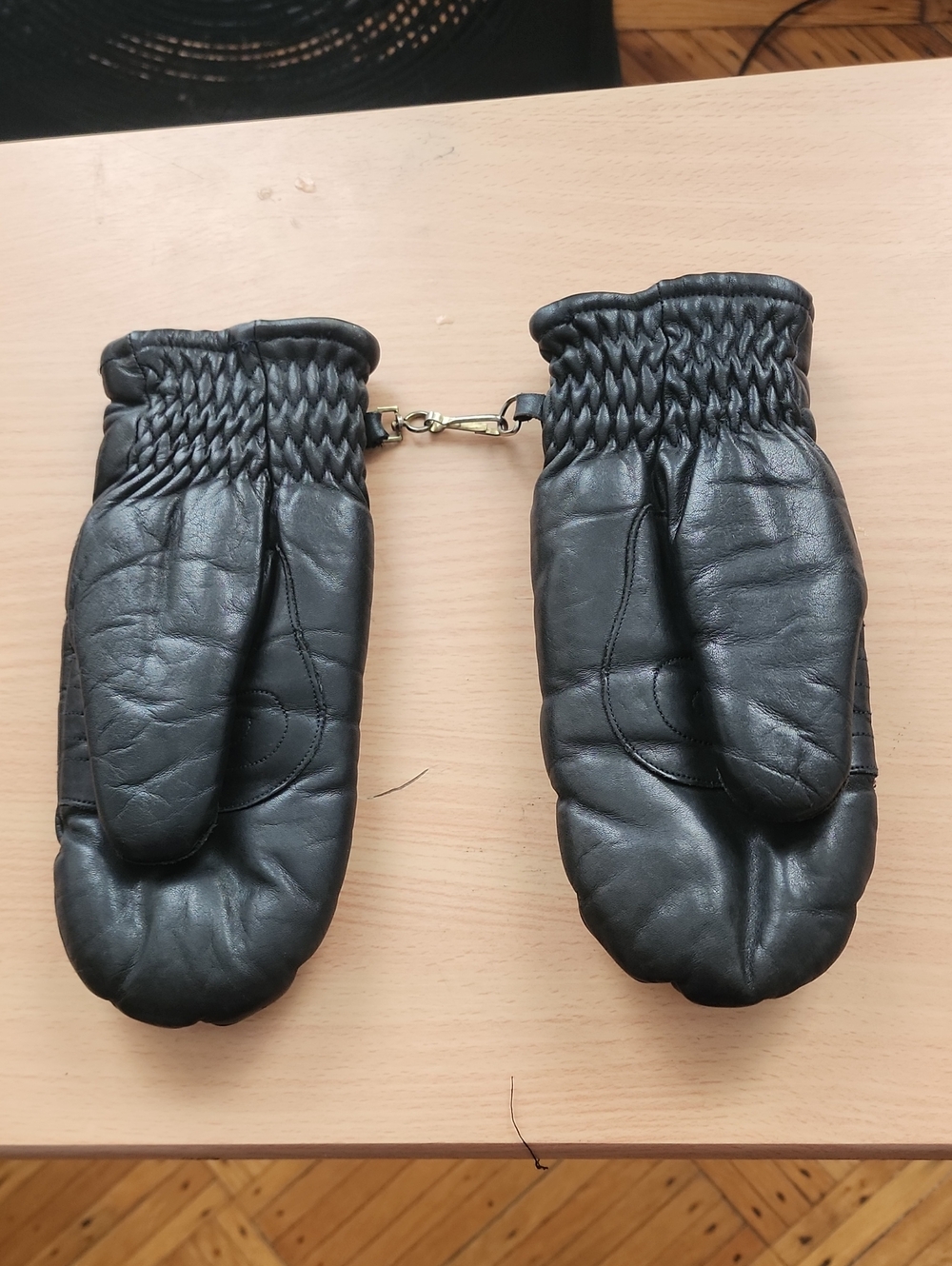 Ladies Black Leather Mittens with Elastic Wrist and Clip